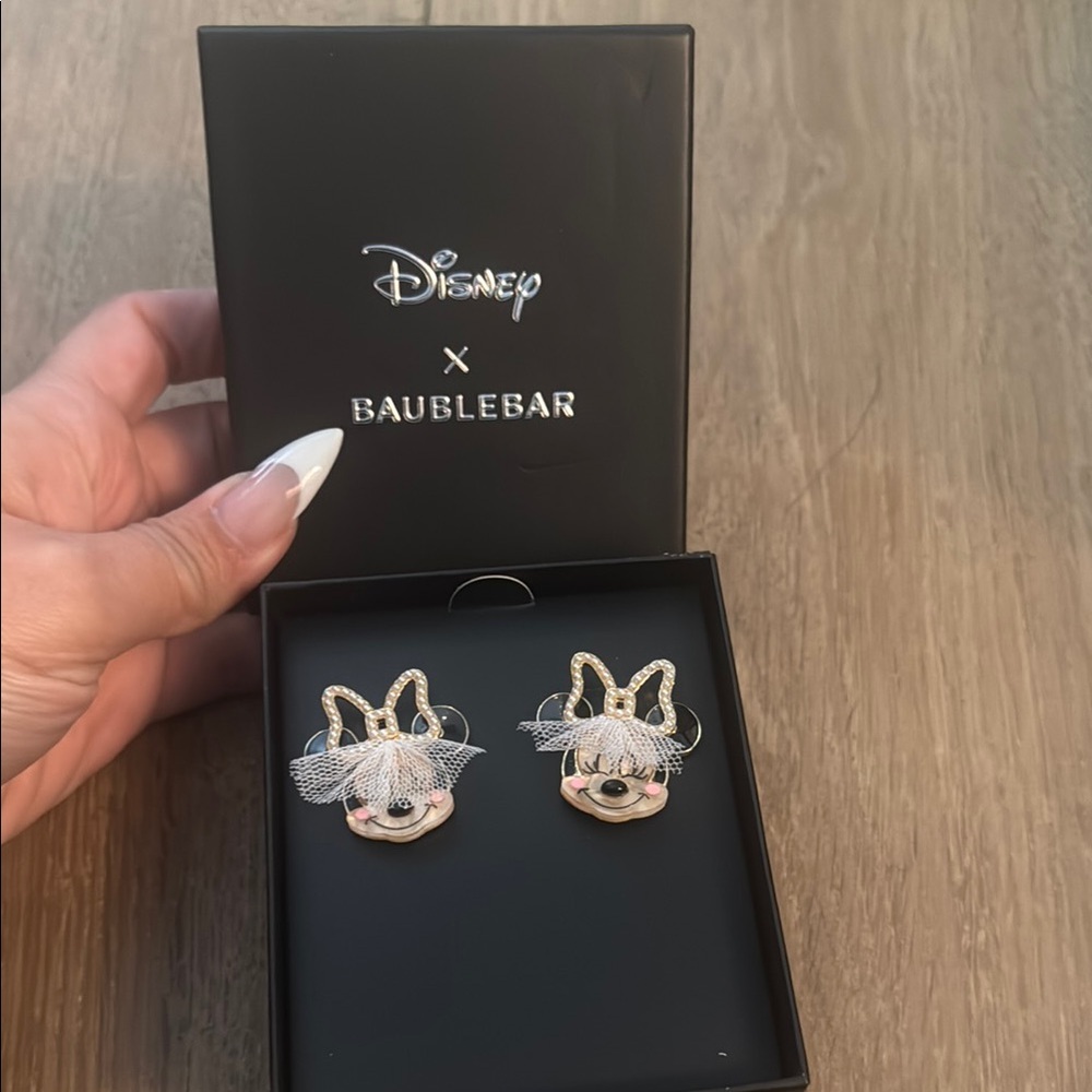 BNWT NEVER WORN DISNEY X BAUBLEBAR MINNIE MOUSE WEDDING EARRINGS